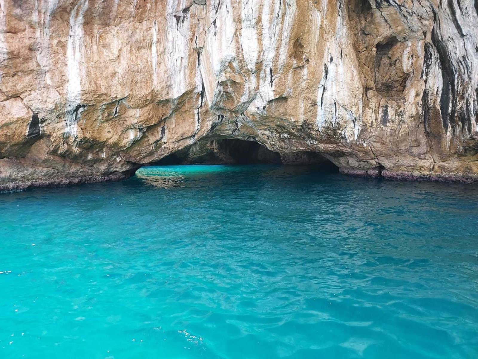 The Sorabellas Gaeta Rum bild